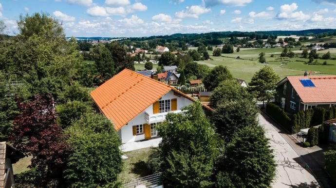 Einfamilienhaus mit einen Panoramablick auf das Ilmtal