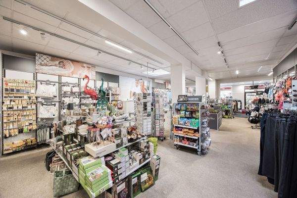 Sehr großer Verkaufsraum - EG