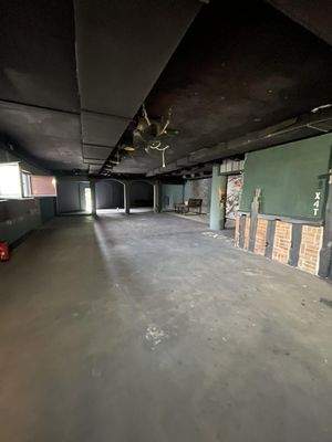 Leere Gewerbefläche innen