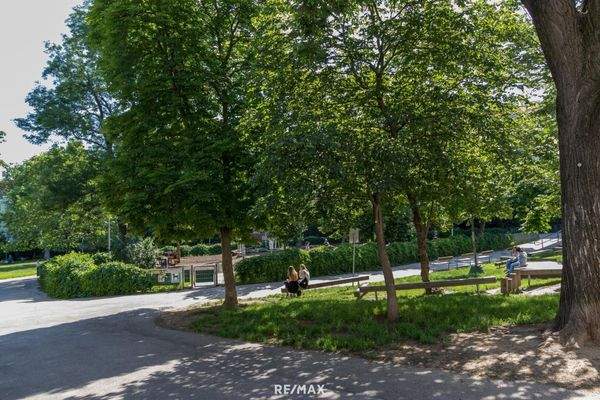 Schulgasse - grüner Park vis a vis