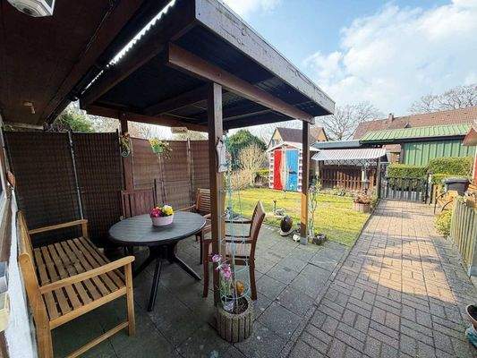 Blick auf die überdachte Terrasse