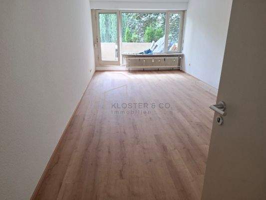 Lichtdurchflutetes Wohn-/Schlafzimmer