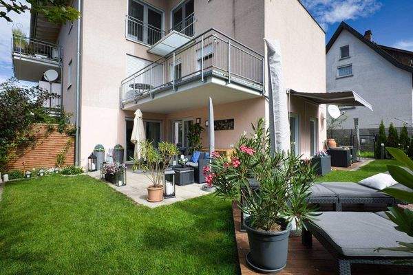 Gartenoase mit zwei Terrassen!