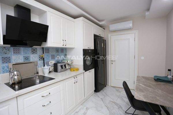 Apartment Near the Sea and Airport in Antalya Muratpasa