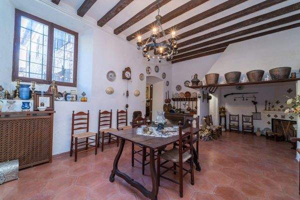 Herrenhaus mit schöner Aussicht zum Verkauf in Fornalutx, Mallorca 