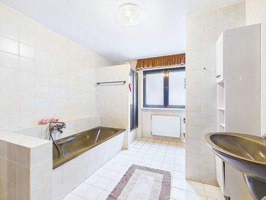 Vielseitiges Zweifamilienhaus in Wallerfangen 