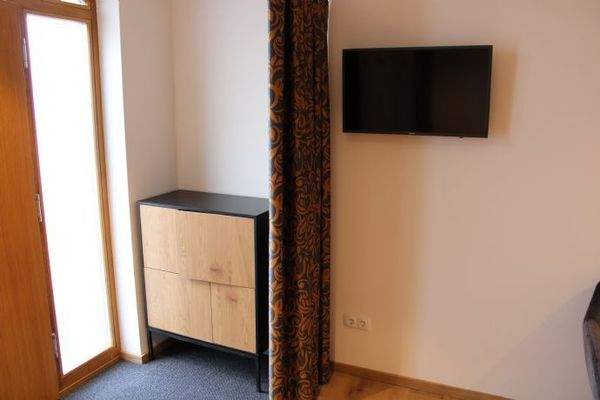 Apartment 402; Eingangsbereich - Kommode