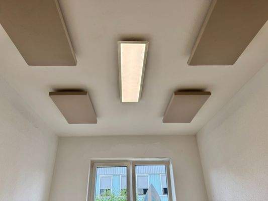 Akustikdecken & Beleuchtung