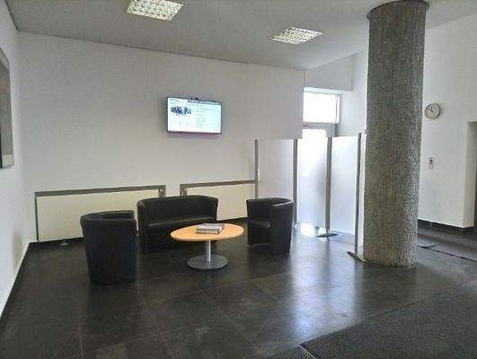 Empfang und Wartebereich im Erdgeschoss