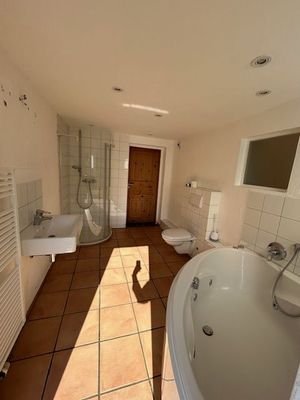 14 Badezimmer EG.jpg