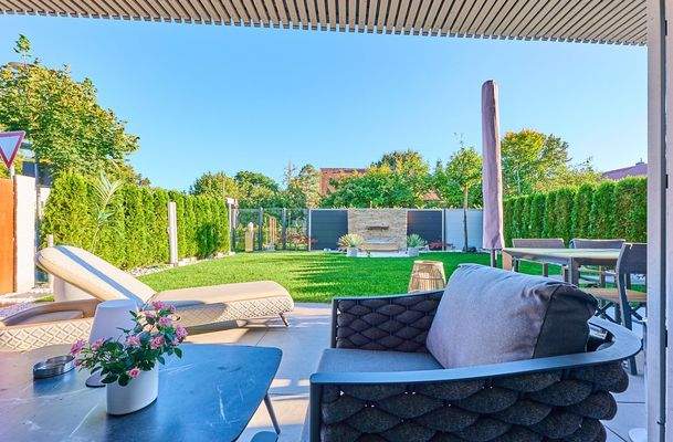 Überdachter Terrassen Lounge Bereich