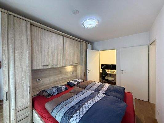 Schlafzimmer 3 von 3 mit angeschl. Home-Office