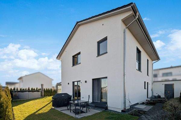 Terrasse und Aufstell-Pool