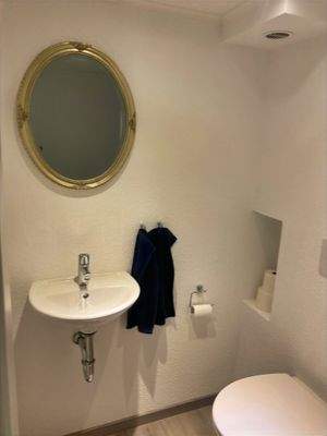 weiteres separates WC / Keller