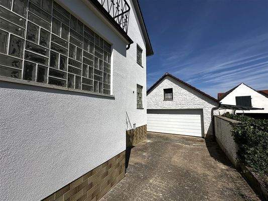 Zufahrt Doppelgarage
