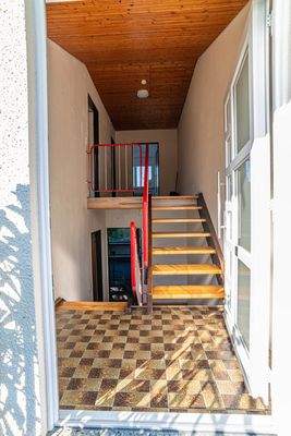Treppe an der Eingangstür