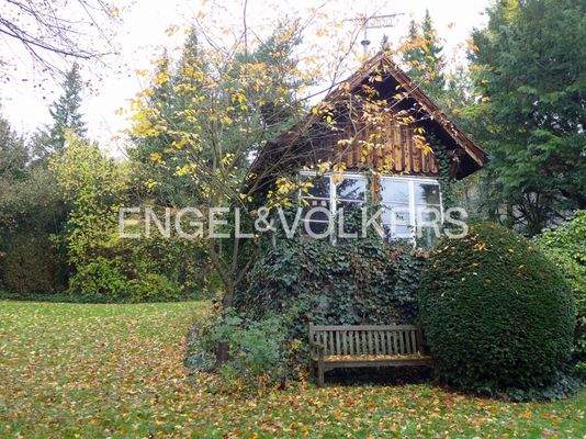 Grundstück mit Gartenlaube