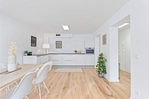 ***WOHNZIMMER BLICK KÜCHE***