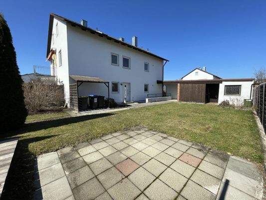 Ostgarten mit Abstellräumen