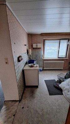 Küche links im EG mit Durchgang in ein Zimm