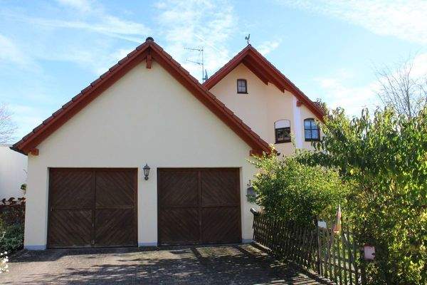 Doppelgarage mit viel Stauraum