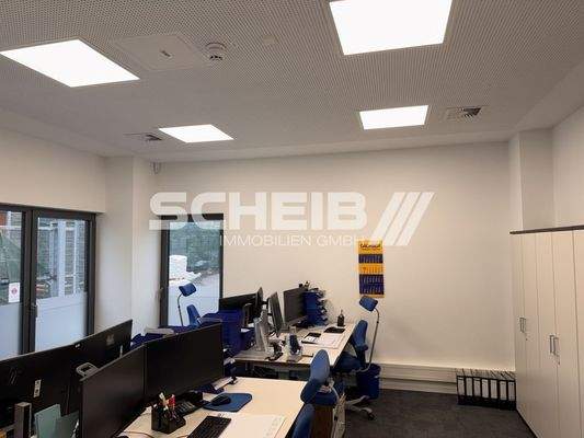 Büro mit Ausgang ins Freie