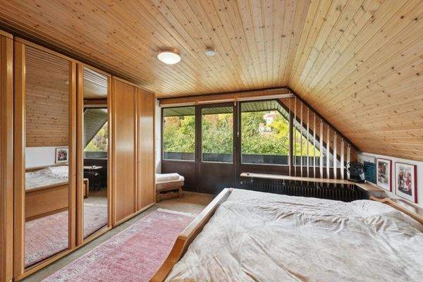 Schlafzimmer mit Balkonzugang