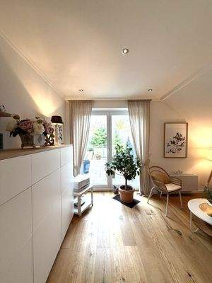 Schlafzimmer 2 mit bodentiefen Fenstern