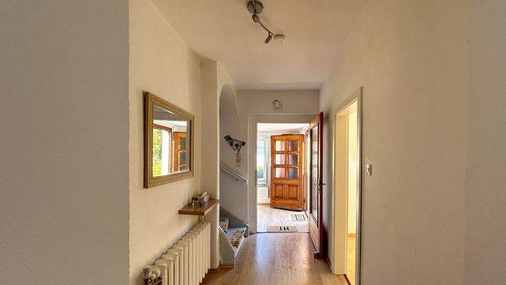 Flur (Blick vom Wohnzimmer)