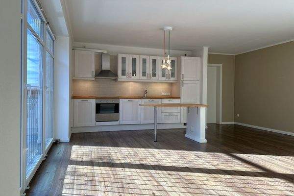 Wohnzimmer mit integrierter Küchenzeile