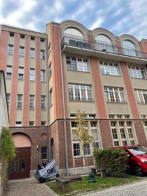 Innenhof und Eingang.jpg