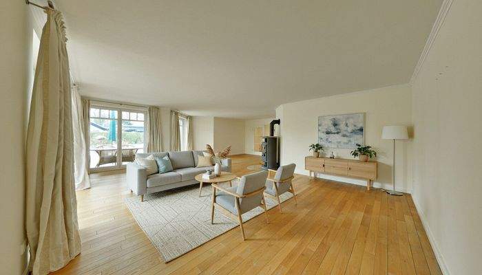 Wohnzimmer möbliert