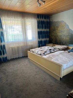 Schlafzimmer mit guten Stellmöglichkeiten.jpg