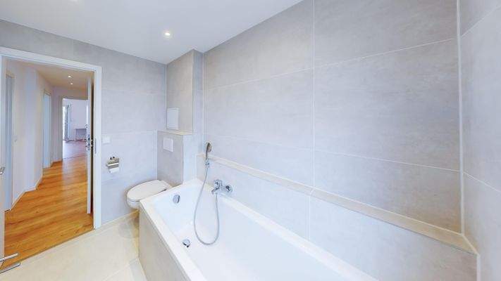 Badezimmer mit Badewanne