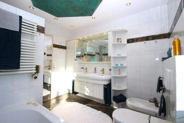 Badezimmer im OG …