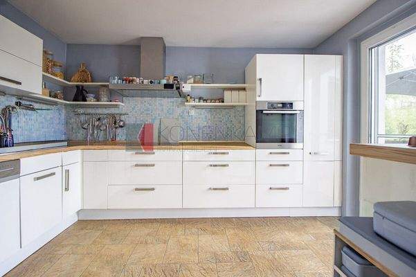 Küche mit Zugang zum Südostbalkon