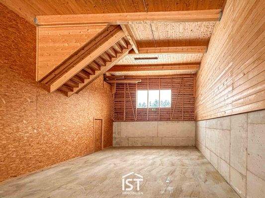 Lagerhalle mit elektrischem Sektionaltor