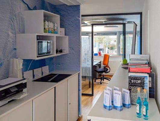 Stauraum, Drucker, Schneidplatz, Mikrowelle