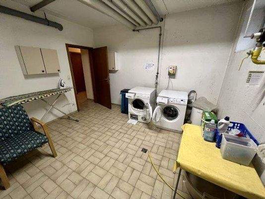 Münz-Waschmaschine und -Trockner