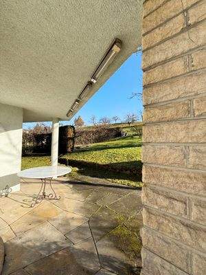 Terrasse (teilüberdacht)