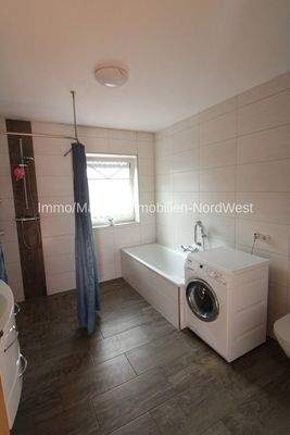 Wannenduschbad Wohnung II EG