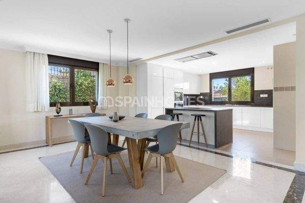 Furnished Golf Villas in the Magnificent Holiday Town Estepona