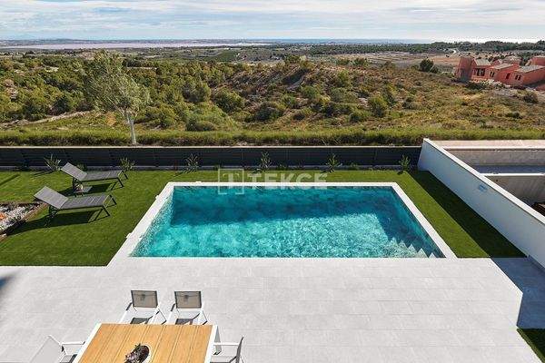 Luxurious Detached Villas with Pools in San Miguel de Salinas
