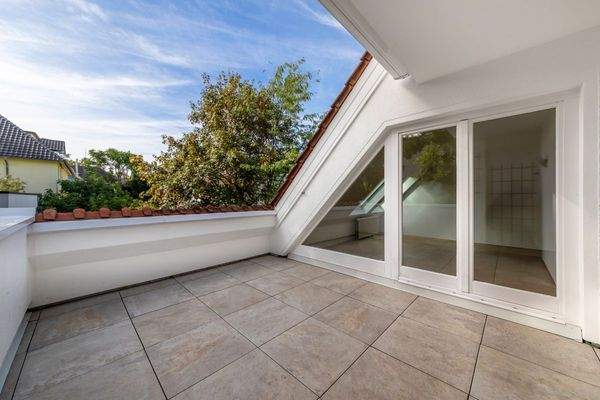 1. Ebene großer Sonnenbalkon