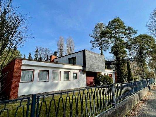 Villa Ansicht vorne.jpeg