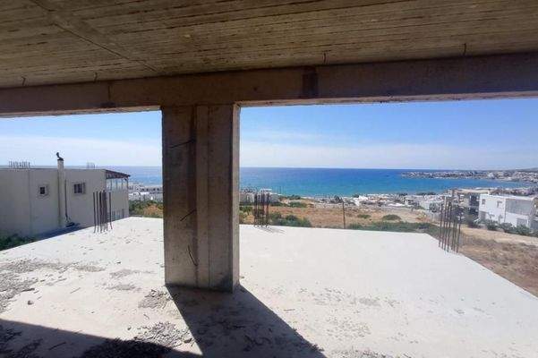 Freistehendes, unfertiges Haus / Skelett mit herrlichem Meerblick in einem schönen Resort