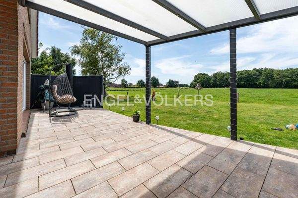 Terrasse mit Überdachung