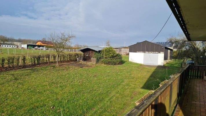 Grundstück rückseitig