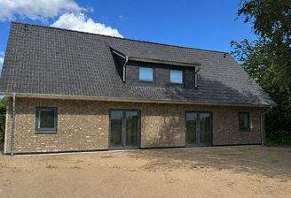 Hausansicht-Türen+Fenster mit KI bearbeitet