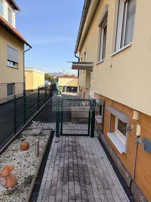 Seitenzuwegung zum Garten